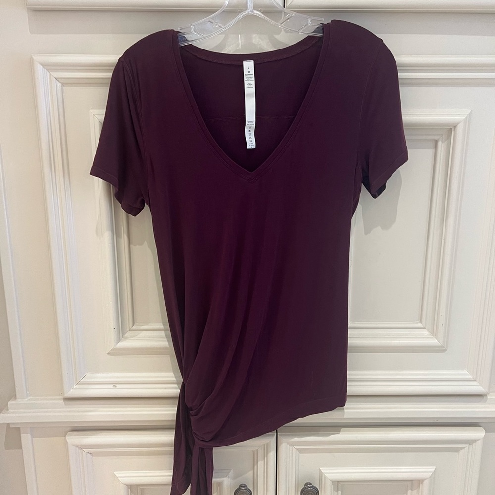 Lululemon size 2 shirt